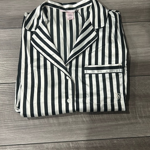 Victoria's Secret satin pajama set - Picture 1 of 4